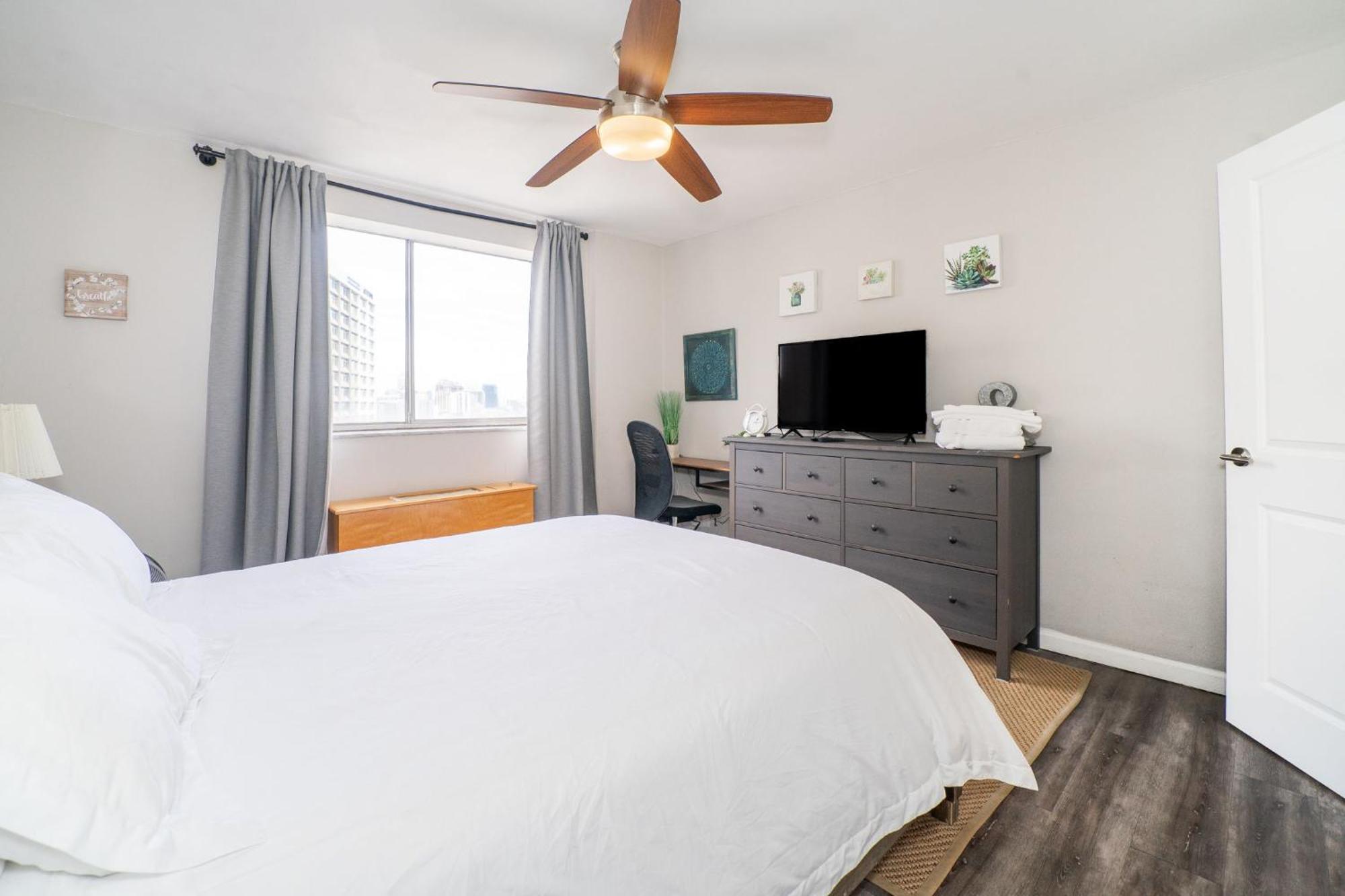 Apartment Welcoming Barn, 2 Bedroom & 1 Bath & Parking *