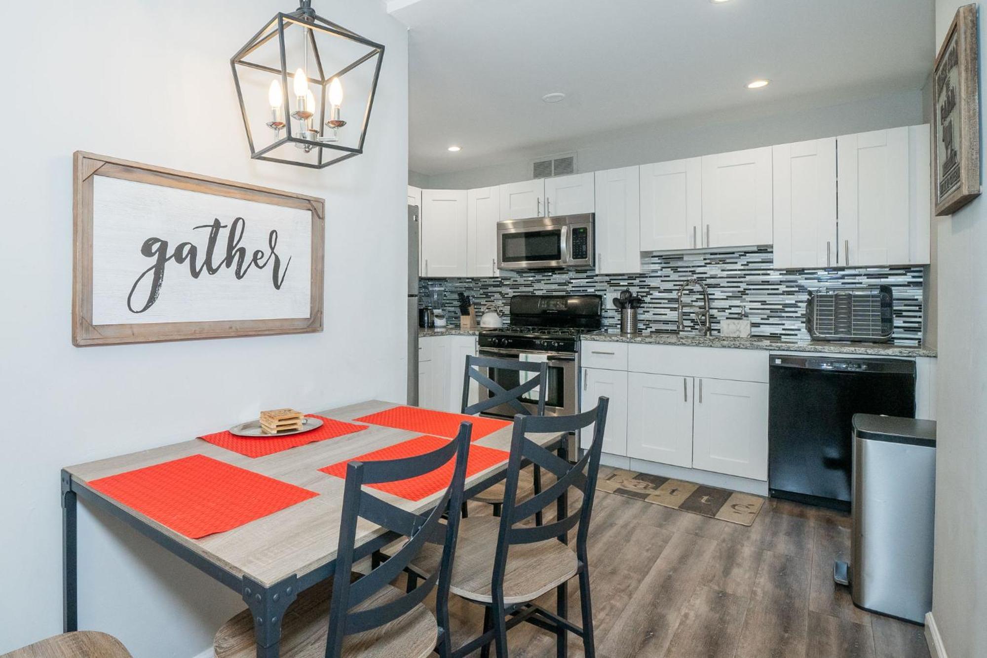 Apartment Welcoming Barn, 2 Bedroom & 1 Bath & Parking Atlanta