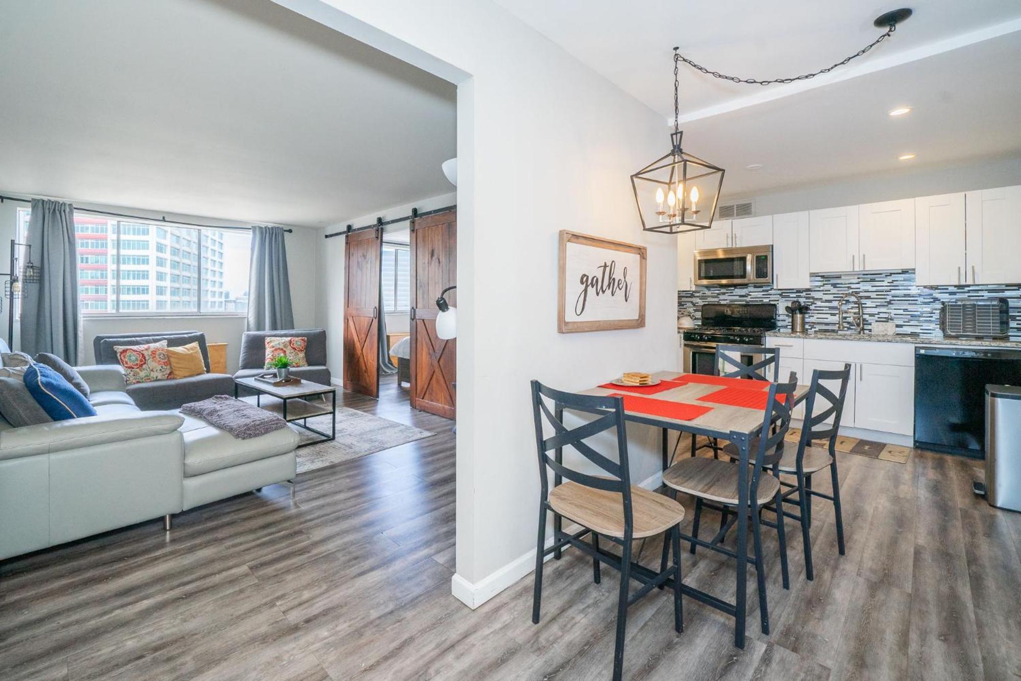Welcoming Barn, 2 Bedroom & 1 Bath & Parking Apartment